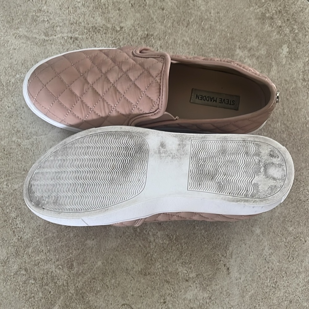 Steve Madden Quilted Slip on Sz 9.5 M - Picture 3 of 4